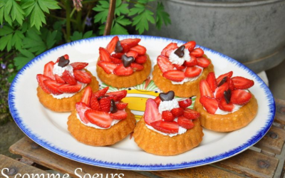 Tartelettes allemandes aux gariguettes et à la crème fouettée