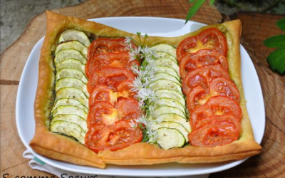 Tarte fine aux tomates, courgette et pesto d’ail des ours